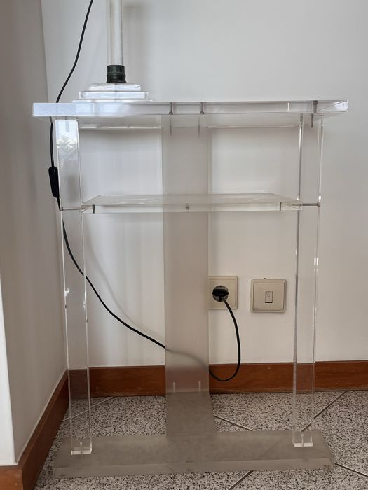 Conjunto mesa d apoio e candeeiro ACRILICO