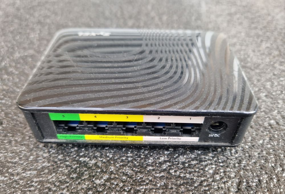 ZyXEL gigabit hub