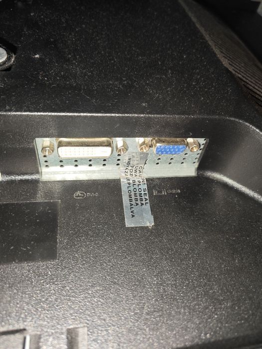 Monitor dell z uchwytem na ścianę