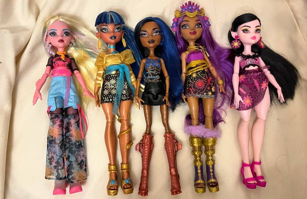 Монстер хай різні