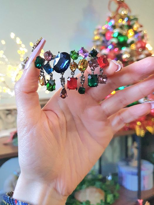 Broche / pregadeira /alfinete cintilante com cristais multicoloridos