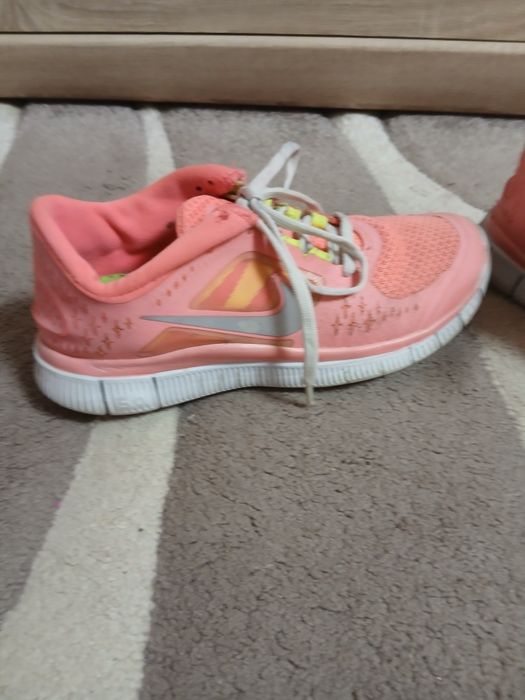 Продам класні кросівки 22см р.34-35!