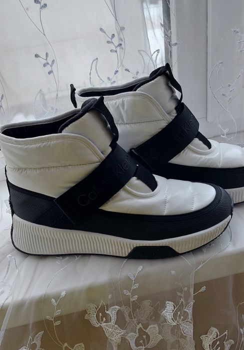 Дутики, напів сапожки, черевики