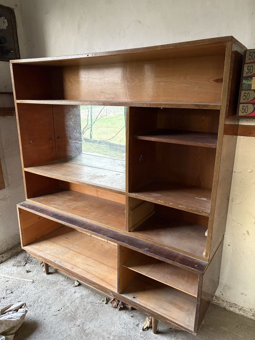 Сервант з дзеркалом