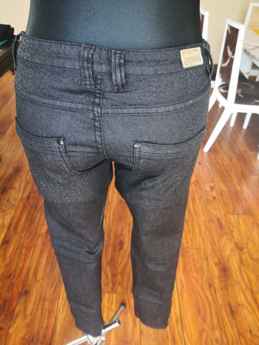 Stylowe spodnie Reserved rozmiar 36