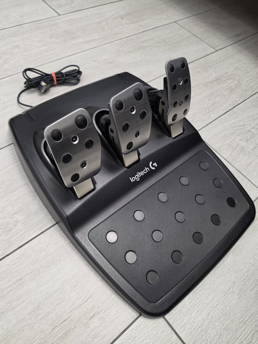 Кермо Logitech G29 Driving Force + педалі, передачі.