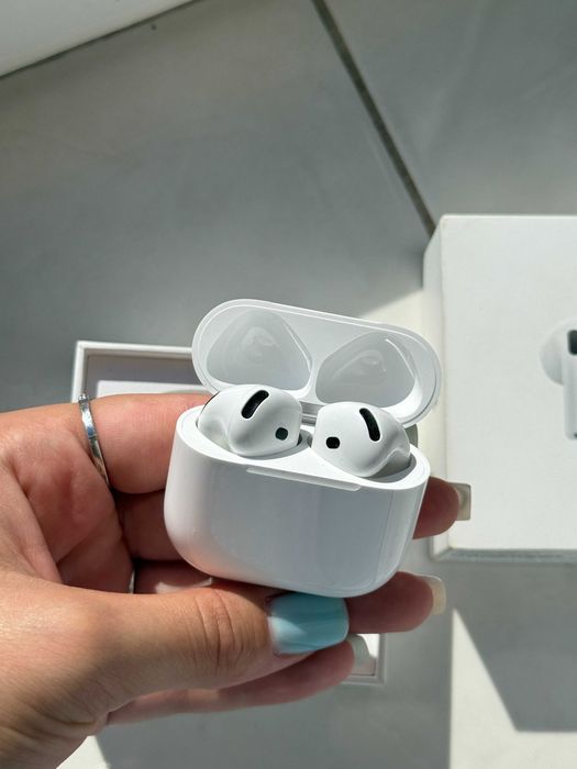 AirPods 4 (MXP63ZE/A)
