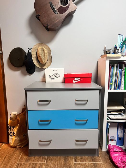 Meble młodzieżowe: biurko, szafa, komoda, słupek