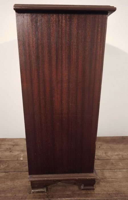 Pequeno Camiseiro Vintage