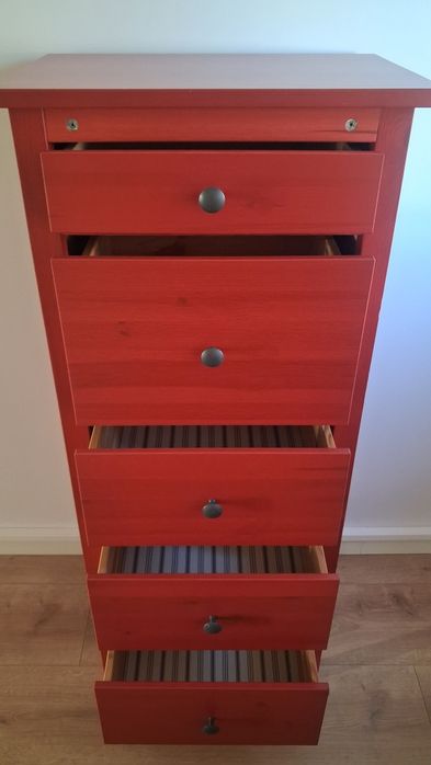 Cómoda / camiseiro 5 gavetas  hemnes vermelho