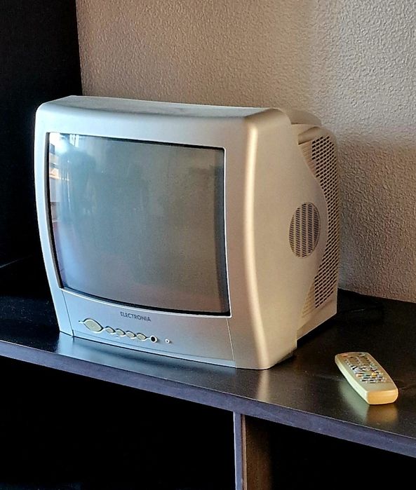 2 TVs pequenas em bom estado