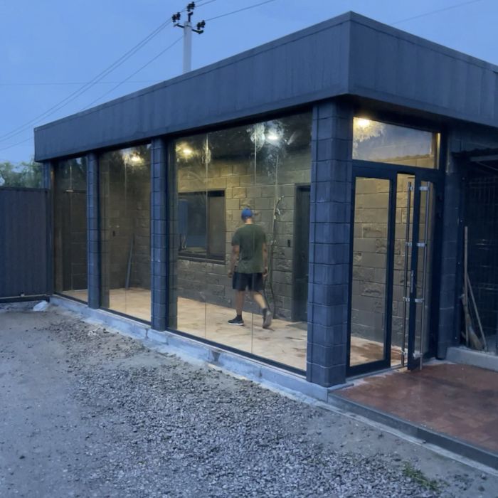 Скляні двері,огорожі, Стеклянные безрамные двери, перегородки, витрины