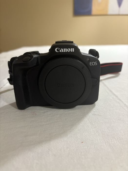 Canon EOS R50 + objetiva RF-S 18-45 mm — como nova (usada 2x)