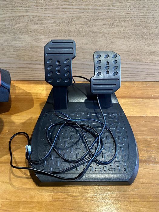 Ferrari Racing Wheel Red legend edition  (RUBBER TEXTURE)
For PS3 & PC