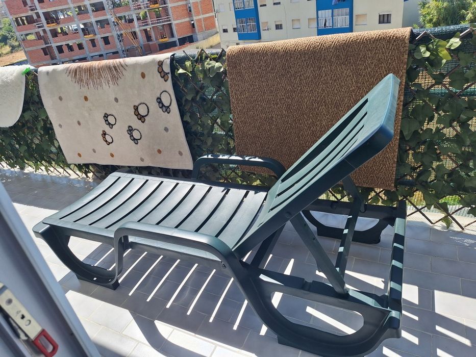 Espreguiçadeira de resina MALIBU VERDE