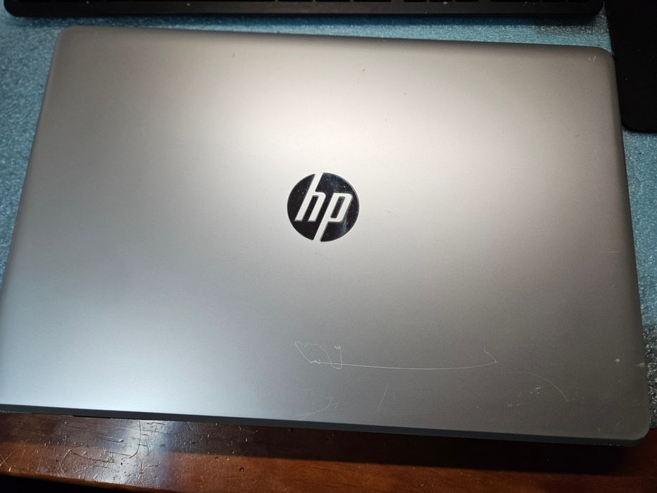 Hp 15-bs003np. I3-6006U.8gb ddr4.hdd 500gb.radeon R5 M330.