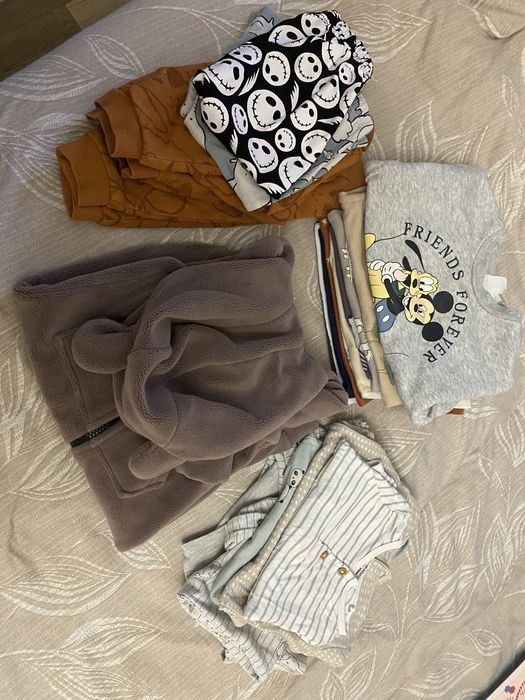 Бодики,костюмы и т.д в отличном состояние ,размер 6-9 месяцев