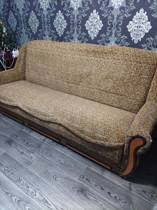 Диван у доброму стані