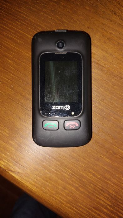ZAMKO Z25 Flip, um telemóvel desdobrável simples, orientado para o público sénior.  telemóvel dobrável