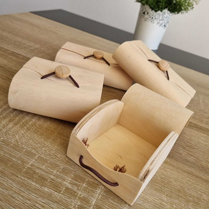 Lote completo de materiais em madeira crua. 48 ITENS