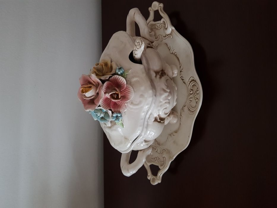 Terrina de centro de mesa, com travessa e colher