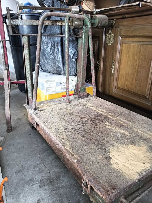 Balança antiga a funcionar