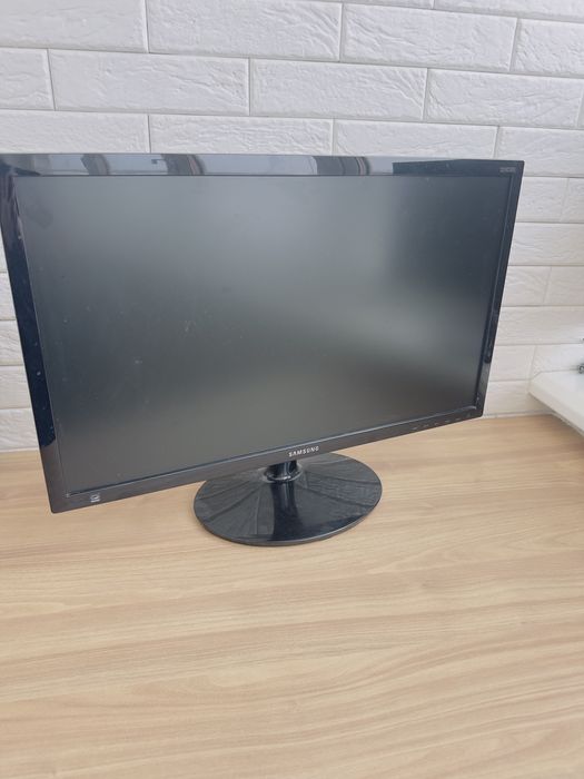 Монітор Samsung S24D300