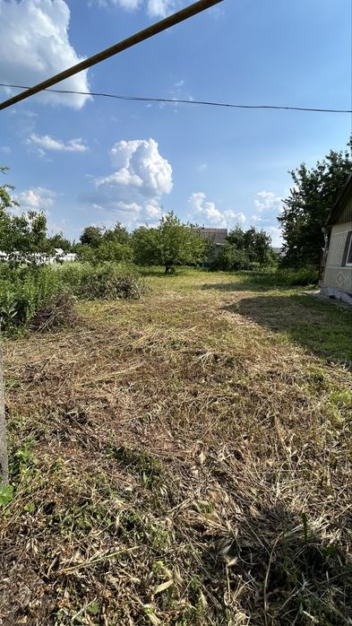 Земля і Частина будинку в центрі Довжка
