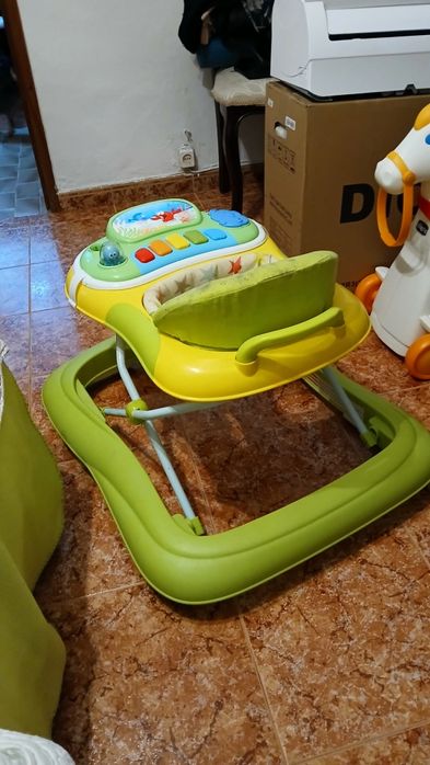 Andador de bebê em bom estado