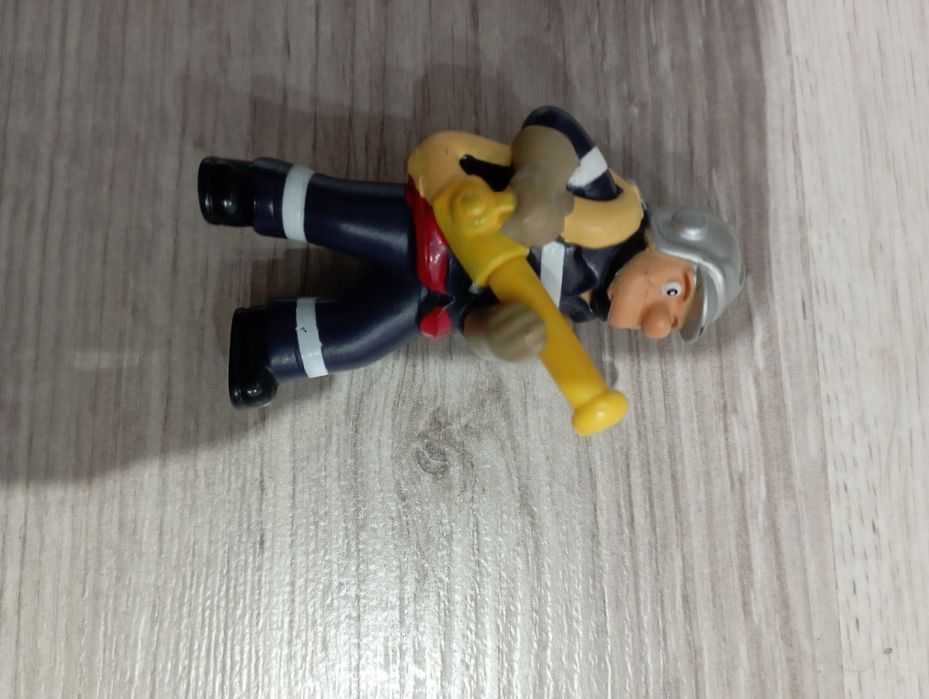 Figurka zabawk strażak