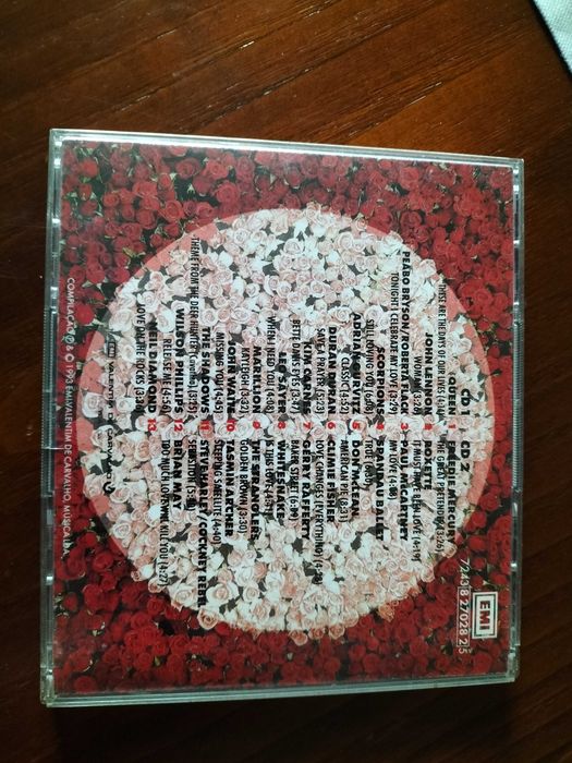 CD duplo Love Classics em ótimo estado