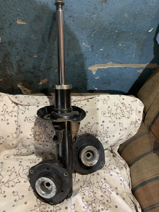 Продам передню стойку амортизатор фольцваген Кади та опори стоєк