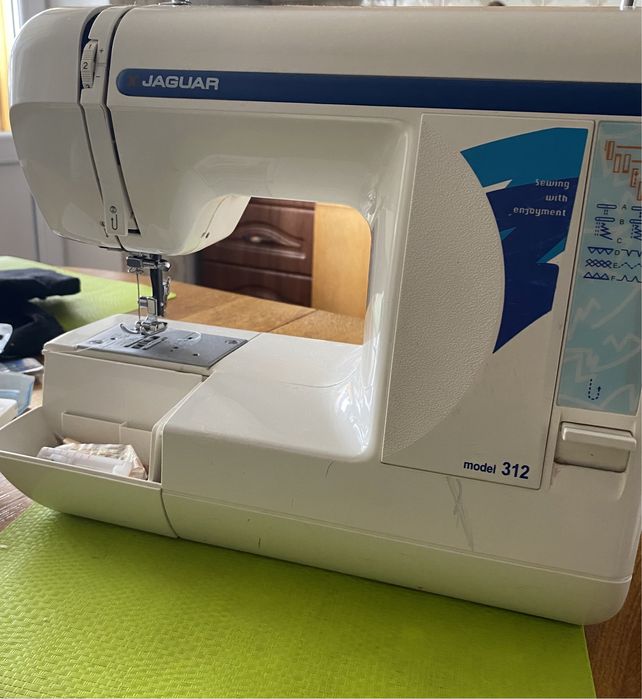 Швейна машинка ягуар