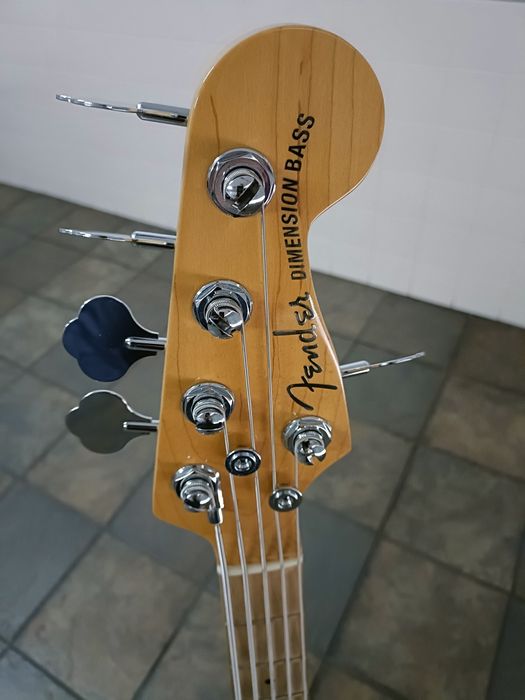 Fender AM, Dimension HH V seminovo.