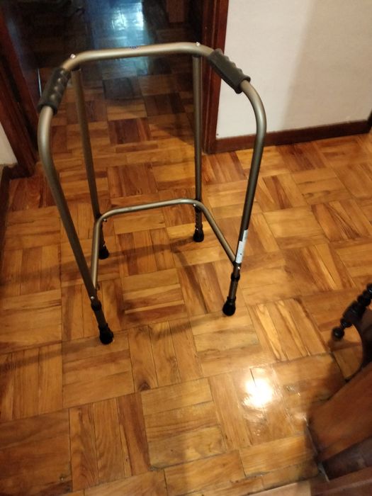 Andarilho para adulto