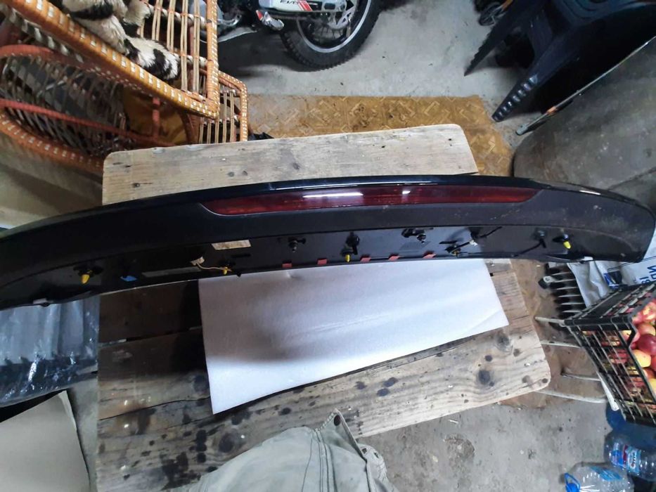 Продам задній спойлер Ауді Q3 на кришку багажника 8U0827933