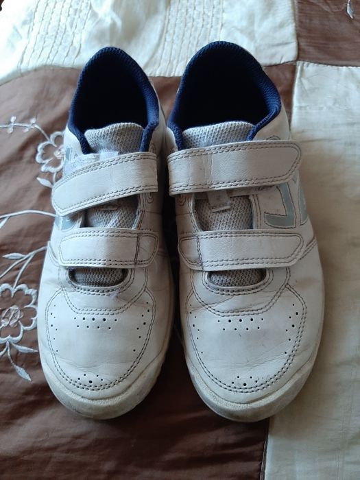 Продам детские кроссовки