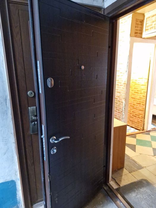 Продаж 4-х кімнатної квартири. Військове містечко 33.