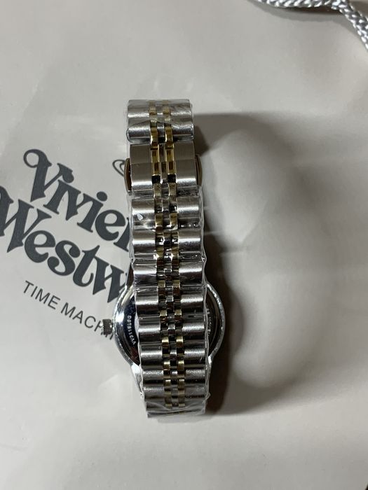Новий годинник Vivienne Westwood