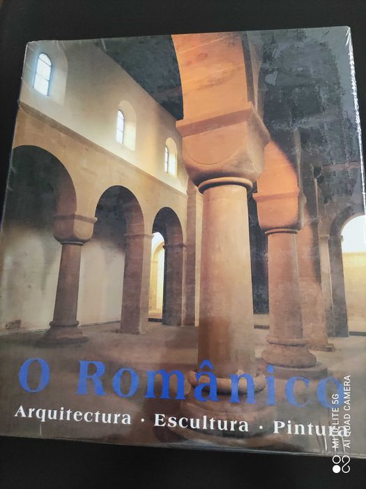 O Românico - Arquitectura, Escultura e Pintura, grande formato, 2,8 kg