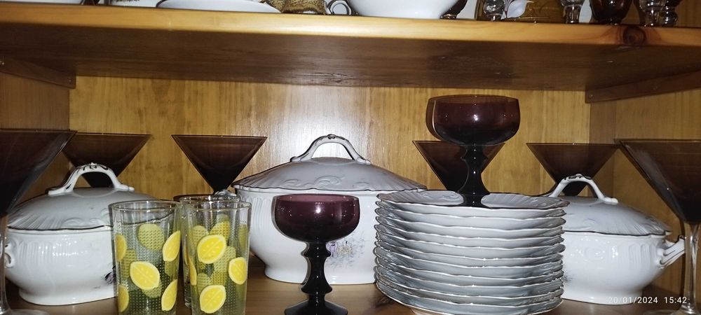 Conjunto de jantar e café completo, vista alegre