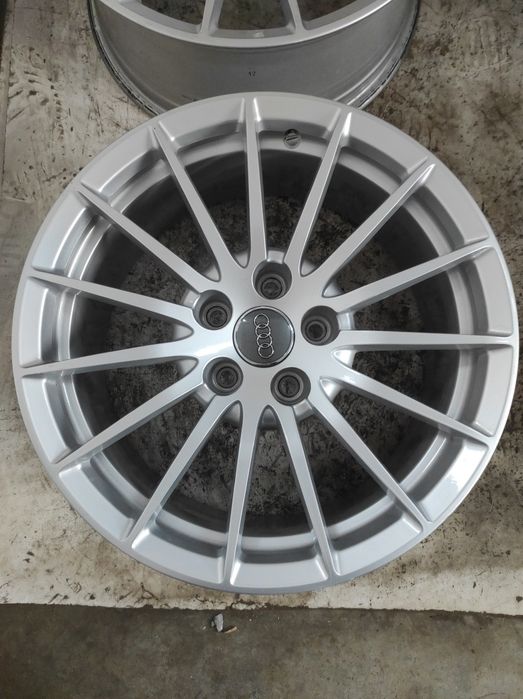 443 Felgi aluminiowe ORYGINAŁ AUDI R 17 5x112 otwór 66,6 Bardzo Ładne