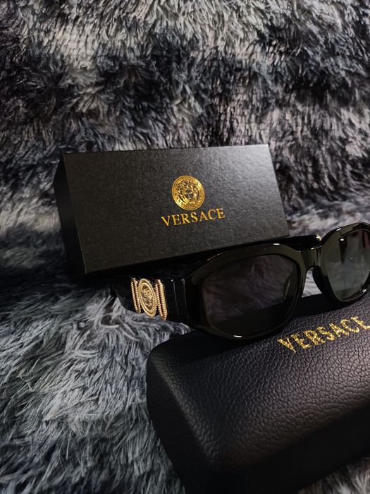 Óculos de Sol Retangulares PREMIUM – Total Black & Dourado (Full Set)