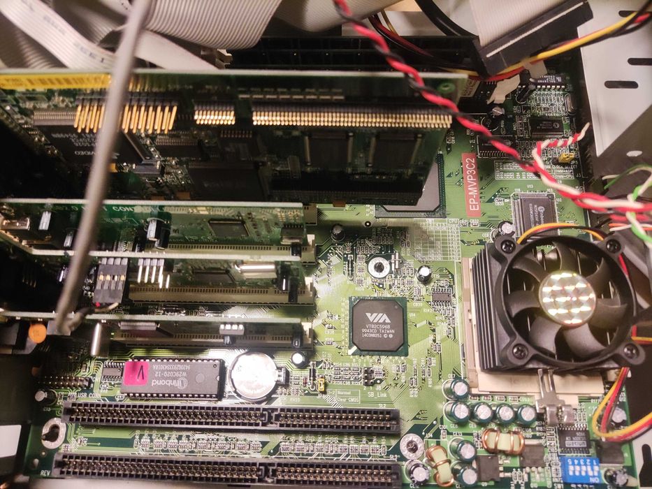 retro PC amd k6 450afx Windows 98 128MB RAM epox ep-mvp3c2
