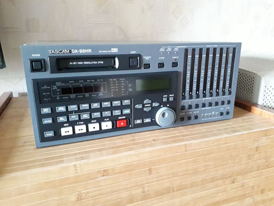 Tascam da-98hr 24-bit аудио-видео рекордер (запчасти)