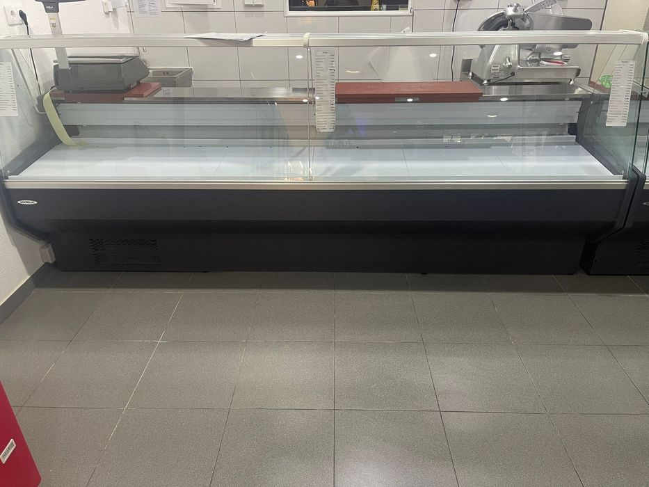 Para venda duas vitrines.