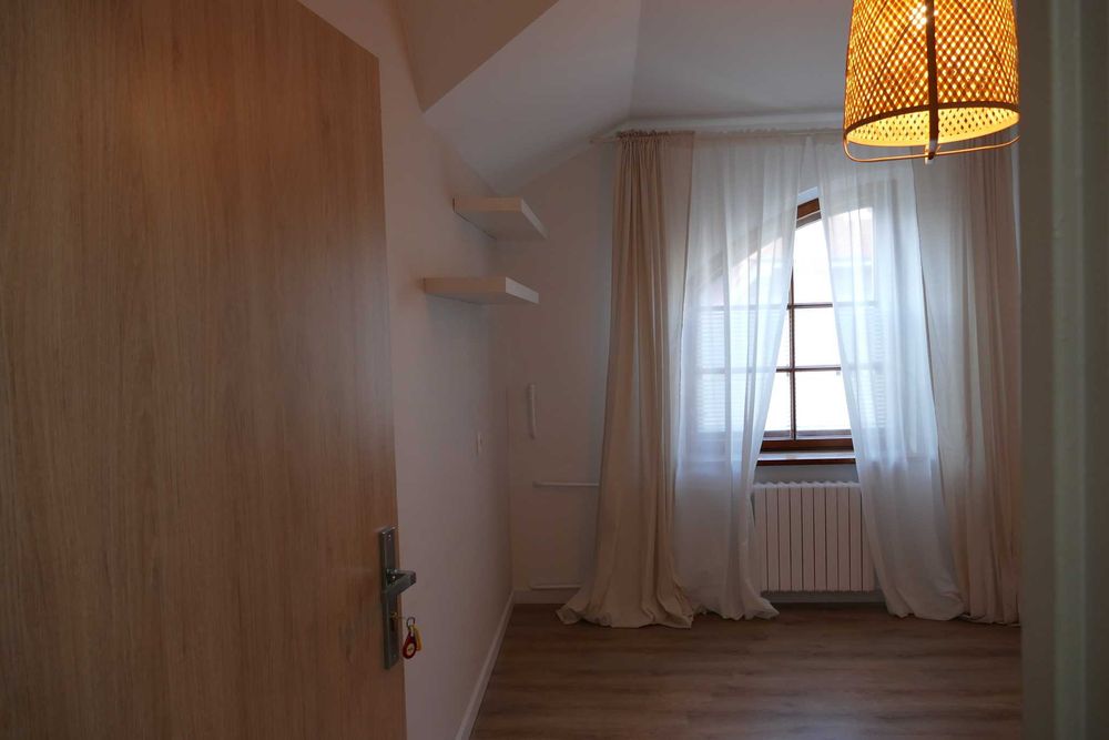 Lokal w centrum Leszna biuro/ usługi , pow. 10 m2, cena 600 pln + vat