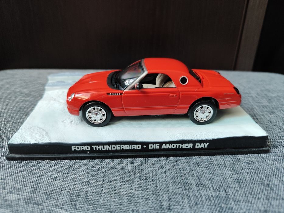 Model samochodu Bonda 007  Ford Thunderbird