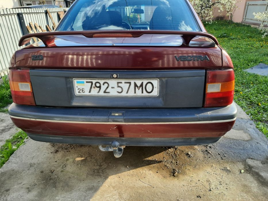 Opel Vectra,  1990; 2,0 бензин