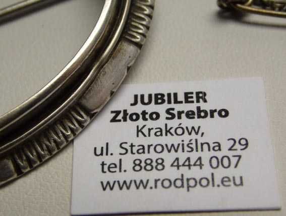 Antyczna srebrna broszka owalna ramka.